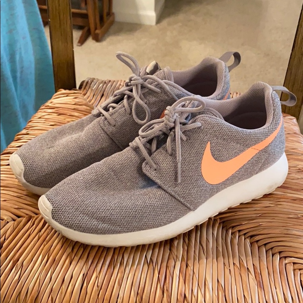 Nike tennis shoes